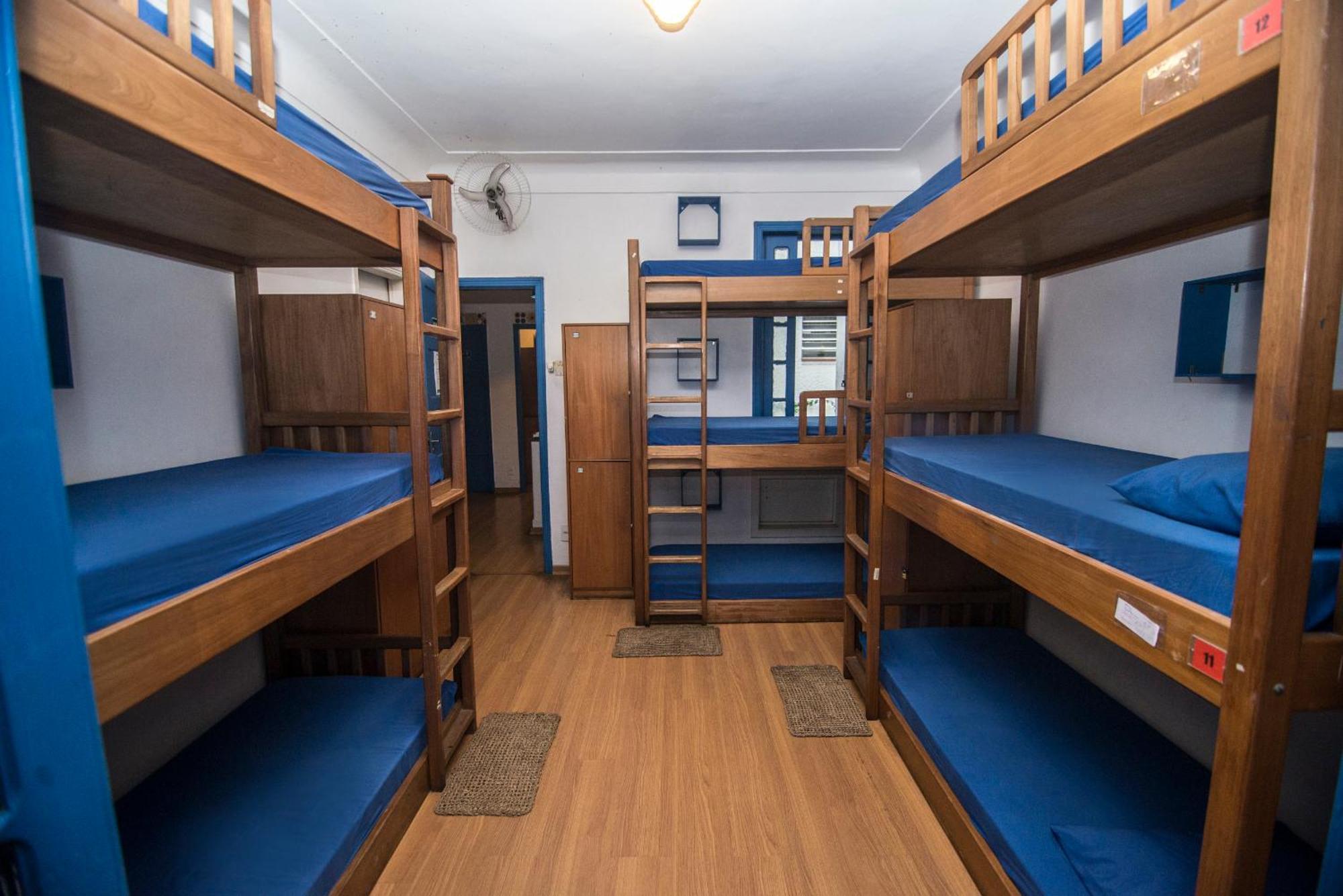 Bed 9-Bed Mixed Dormitory Room Balcony